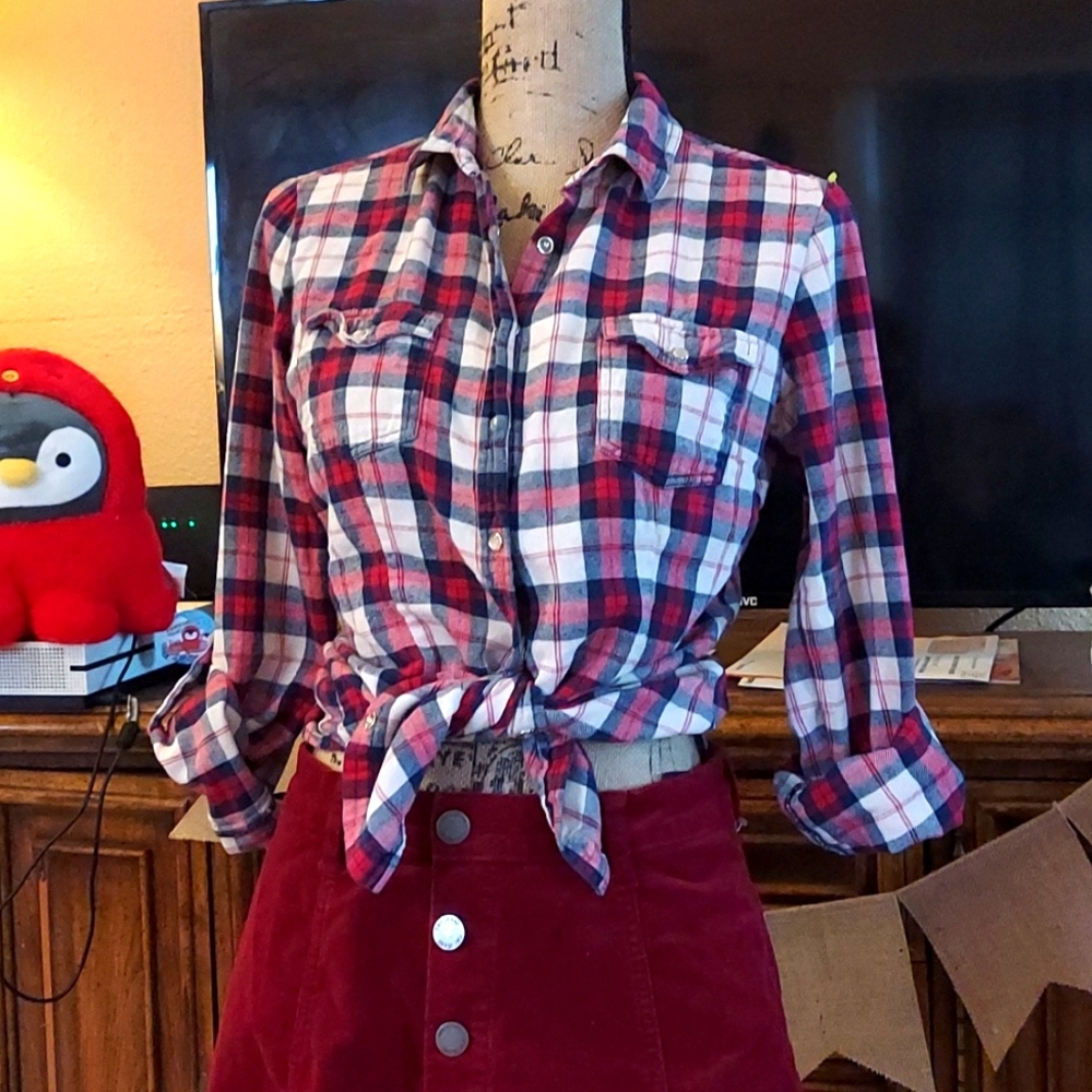 YMI, lightweight flannel snap close